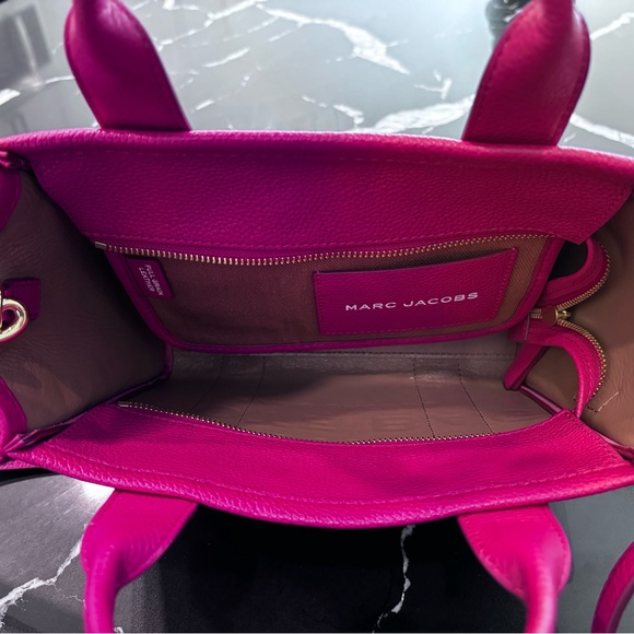 Marc Jacobs Small Hot Pink Leather Tote Bag - Picture 7 of 12